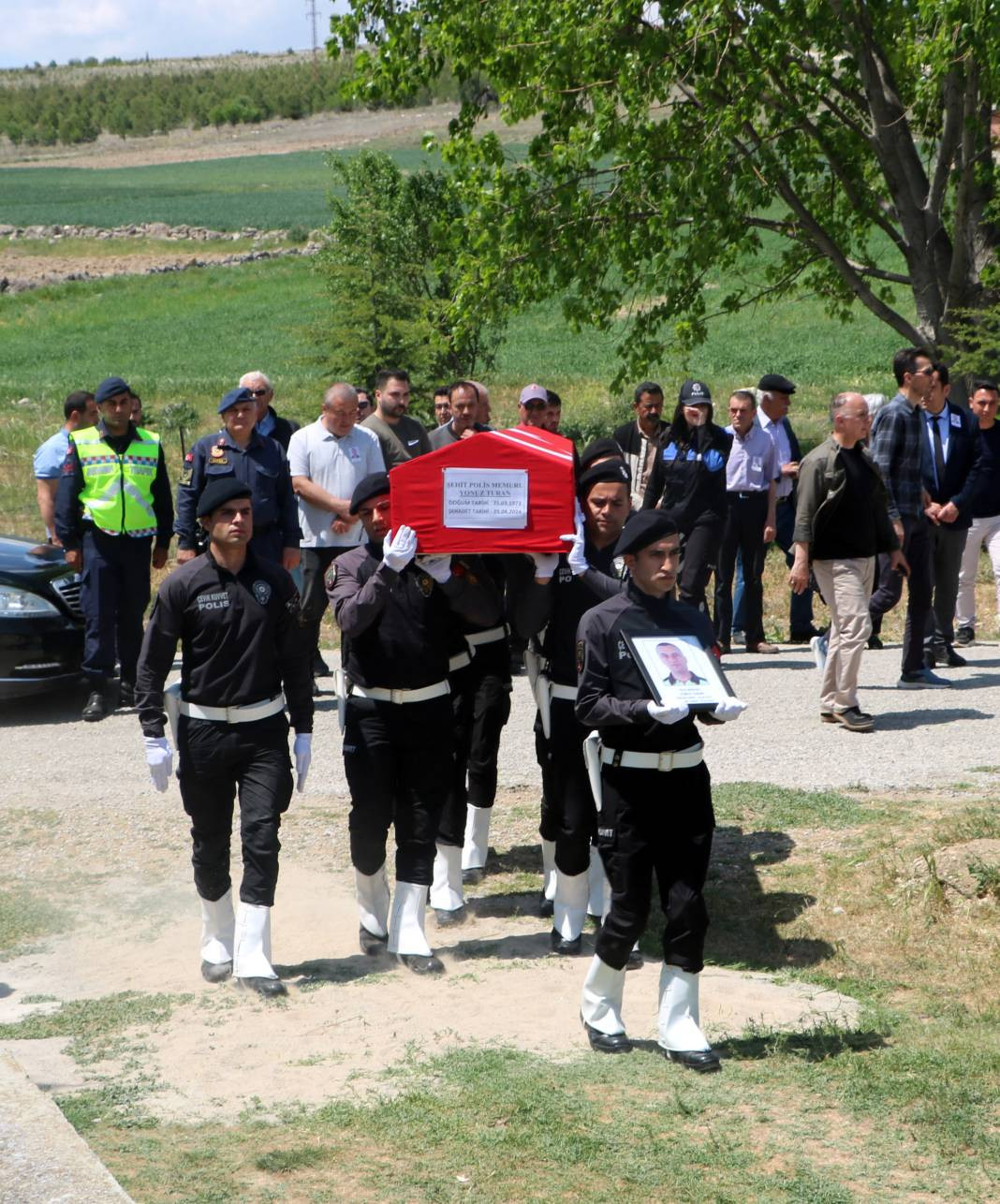 Şehit polis son yolcuğuna uğurlandı. Gözyaşları sel oldu - Resim: 11